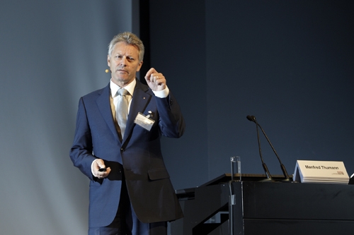 Manfred Thumann, CEO d'Axpo SA, en appelle au public de nuclea: «Il s'agit ici de garder à l'esprit le mix énergétique optimal pour la Suisse.»