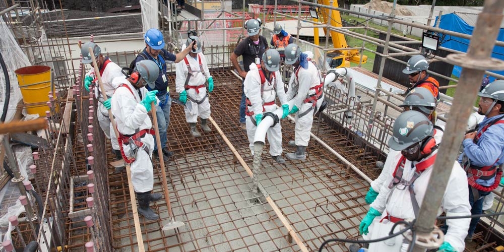 Travaux de bétonnage de la tranche nucléaire Angra 3 au Brésil