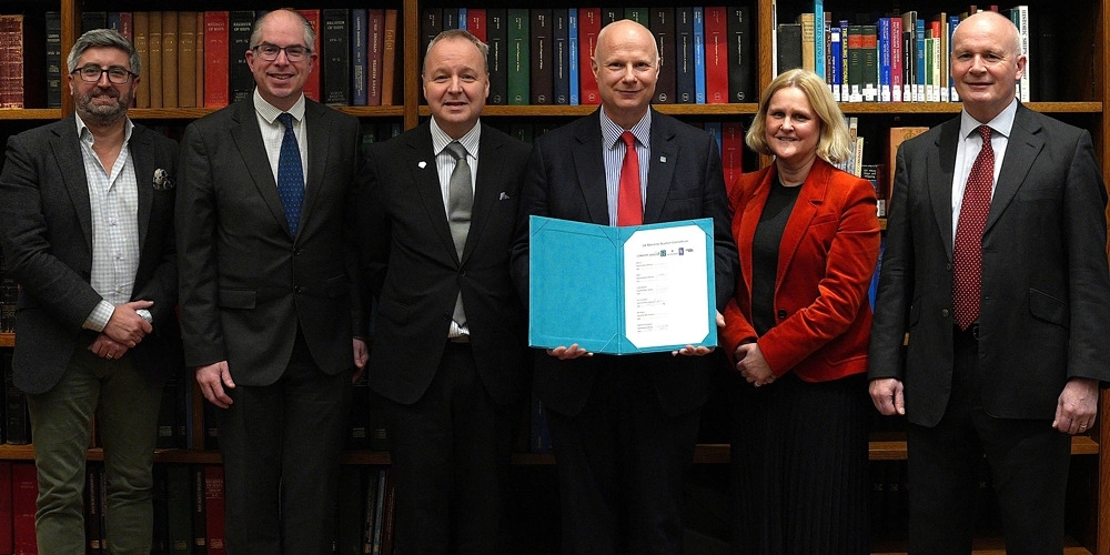 Gruppenfoto mit den Konsortiumsmitgliedern