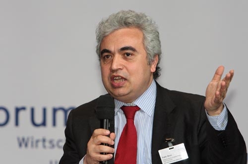 Fatih Birol, Chefökonom der IEA: Um den CO[sub]2[/sub]-Ausstoss von 35 auf 25 Gigatonnen zu senken, müssten pro Jahr weltweit rund 20 neue Kernkraftwerke ans Netz gehen.