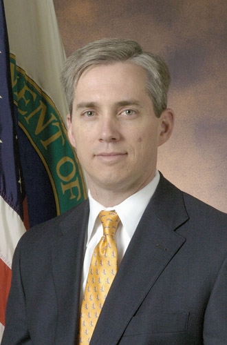 Clay Seil, amerikanischer Deputy Secretary of Energy, erwartet eine Verdoppelung der weltweit in Betrieb stehenden Reaktoren bis ins Jahr 2050. Die damit verbundenen Herausforderungen sollen mit der Lancierung der GNEP angegangen werden.