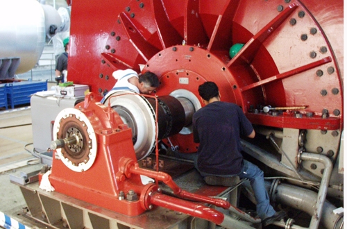 Zusammenbau des Generators nach erfolgter Grossrevision