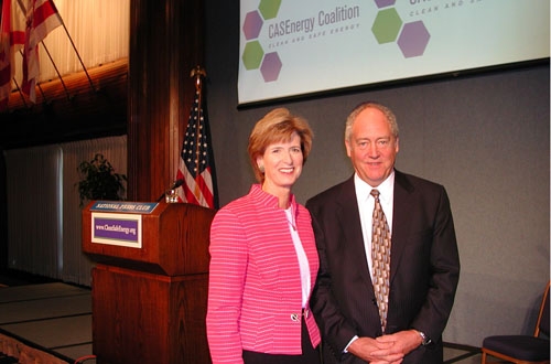 Für den Ausbau der Kernenergie in den USA: Christine Todd Whitman und Patrick Moore bei der Gründung der Clean and Safe Energy Coalition.