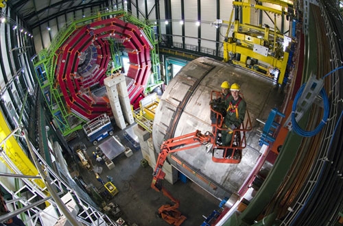 Ansicht des CMS-Detektors, in dessen Inneren der Supermagnet verborgen ist.