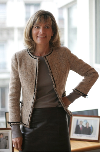 Anne Lauvergeon, CEO d&#39;Areva, a déclaré ce qui suit à propos de l&#39;OPA: «Cette offre reflète l&#39;objectif à long terme d&#39;Areva de renforcer sa position de leader sur les technologies de production sans CO[sub]2[/sub]».