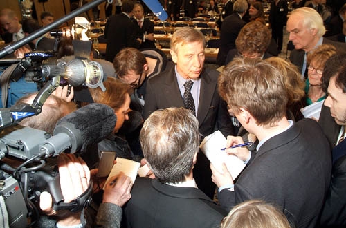 Wolfgang Clement, ancien ministre SPD de l&#39;économie, sur la sellette en raison de ses propos critiques sur la politique énergétique de son parti.