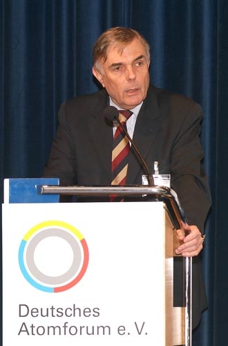 Walter Hohlefelder: sans une prolongation de la durée d&#39;exploitation des centrales nucléaires, l&#39;Allemagne passera loin de son objectif de réduire d&#39;ici à 2020 ses émissions de CO[sub]2[/sub] de 40% par rapport à 1990.