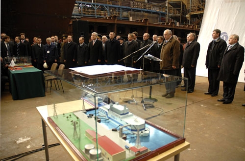 Moment de fête: la Russie commence la construction de la première centrale nucléaire flottante.