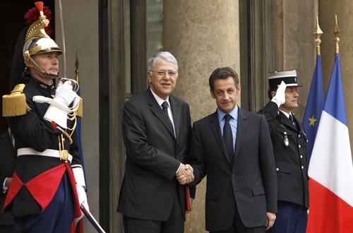 Abbas El Fassi, Premier ministre marocain, a rencontré le Président Nicolas Sarkozy après la signature d'un accord de coopération nucléaire avec la France.