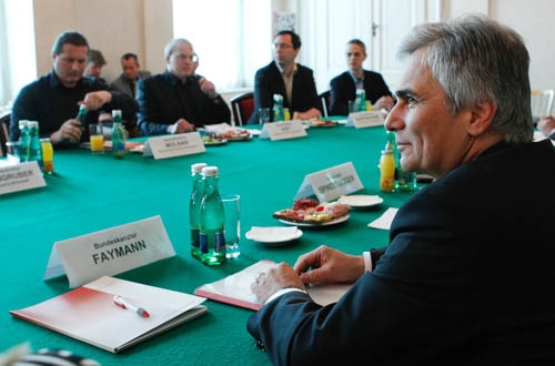 Am 16. April 2012 fand der dritte Anti-Atomgipfel in Wien statt. Bundeskanzler Werner Faymann (im Bildvordergrund): «Österreich wird ab 2015 von Atomstromimporten frei sein.»