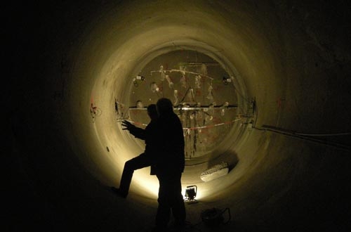 La recherche internationale dans les profondeurs de la roche cristalline du massif de l’Aar: le laboratoire souterrain du Grimsel fête ses vingt-cinq ans.