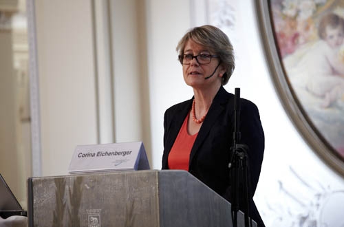 Corina Eichenberger an der Jahresversammlung 2012: «Wir sind von den Stärken der Kernenergie überzeugt und halten einen Verzicht auf sie, insbesondere einen rein politisch motivierten Verzicht, für den falschen Weg.»
