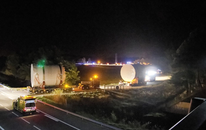 Der sechste Transportkonvoi innert neun Monaten: Die Ablasstanks für das Kühlwassersystem des Iter erreichen am 17. September 2015 die Baustelle in Saint Paul-lez-Durance.