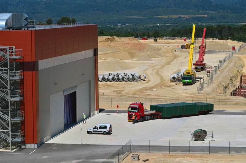 Le câble factice fabriqué en Chine pour Iter arrive à Cadarache.