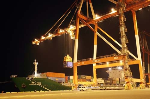 Das Platzhalterkabel für Toroidalfeldspulen des Iter kommt im japanischen Hafen Hibiki an. Bis zu seiner Verwendung wird es am Standort Wakamatsu in Fukuoaka gelagert.