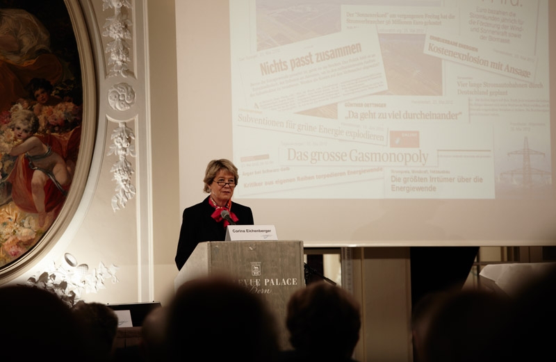 Corina Eichenberger: «Dans sa prise de position concernant la consultation de la Stratégie énergétique 2050, le Forum nucléaire suisse a expliqué son point de vue et demandé à ce que le premier paquet de mesures soit revu en profondeur. Nous estimons que cela est nécessaire au vu des contradictions internes contenues dans ce paquet, et de la justification purement arbitraire de la sortie du nucléaire proposée.»