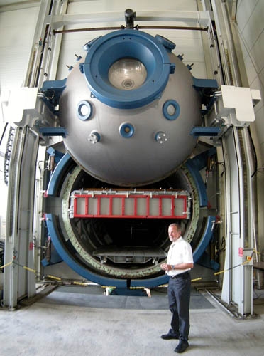 Expériences explosives: installation d'essai pour des recherches sur le comportement de l'hydrogène.