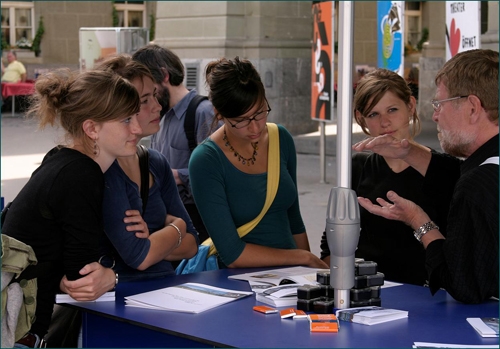 Comment les déchets radioactifs se forment-ils? Où sont-ils entreposés à l&#39;heure actuelle? Que va-t-on en faire plus tard? Il sera répondu avec objectivité et compétence à ces questions, parmi d&#39;autres, dans le cadre de la tournée d&#39;information 2007 de la Nagra.