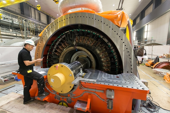 Vue de face du nouvel alternateur de la centrale nucléaire de Gösgen.