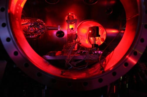 Blick in eine Testkammer des weltweit stärksten Röngtenlasers. Hier ist erstmals ein Festkörper auf 2 Mio. K erhitzt worden.