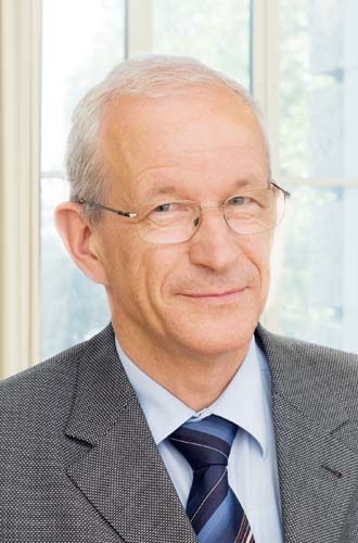Ralph Eichler, Präsident der ETH Zürich im Interview mit der Neuen Züricher Zeitung zur Studie des ESC: «Es gibt keine einheitliche Meinung der ETH [zur Kernenergie]. Die Bewertung der Fakten ist unter den Professoren unterschiedlich. Und das soll auch erlaubt sein. Wir zeigten, unter welchen Bedingungen ein Atomausstieg möglich ist.»