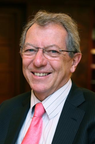 Sir David King: «Il faut à la Grande-Bretagne une stratégie d&#39;énergie nucléaire sur le long terme, si le pays souhaite sérieusement devenir un leader dans le monde sur le plan d&#39;un approvisionnement énergétique pauvre en carbone.»