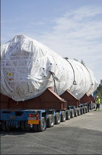 Un colosse en route: un générateur de vapeur pèse plus de 100 tonnes.