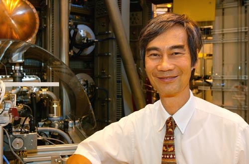 Minh Quang Tran est professeur ordinaire de physique des Plasmas de l'EPFL et directeur du Centre de recherches en physique des plasmas (CRPP). Il est également délégué suisse aux principaux comités du programme fusion.