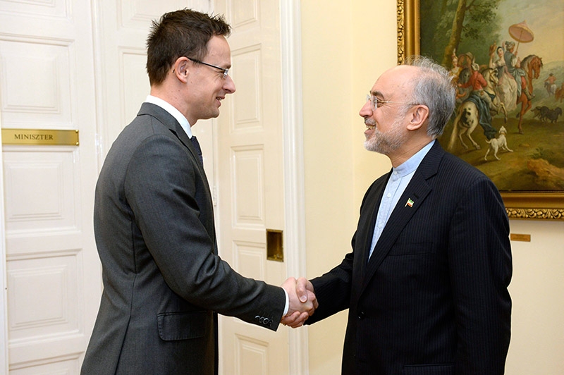 Peter Szijjarto et Ali Akbar Salehi se réjouissent de la poursuite de la collaboration dans le domaine nucléaire.