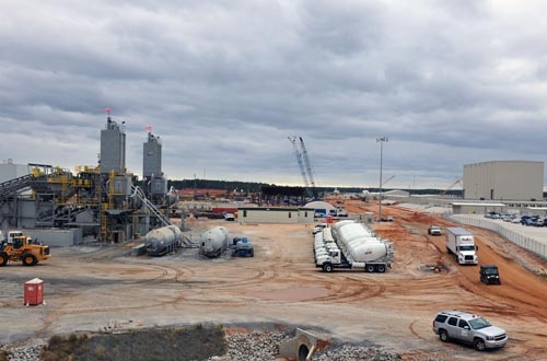Grâce à la certification de l&#39;AP1000, les deux tranches prévues sur le site de Vogtle ont franchi une nouvelle étape sur la voie de l&#39;octroi d&#39;une licence COL. Voici comment se présentait le chantier de Vogtle le 29 novembre 2011.