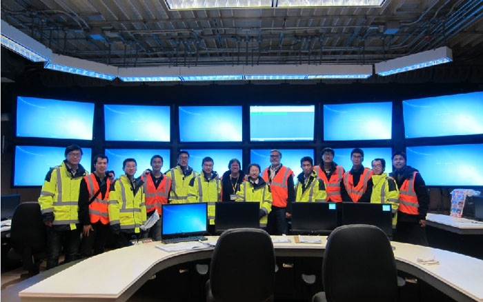 Les collaborateurs de Westinghouse et de Sanmen Nuclear Power dans la salle de commande principale de Sanmen 1.