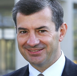 Giovanni Leonardi, PDG de l&#39;Atel: «La seule option dont dispose la Suisse pour couvrir à long terme le déficit d&#39;électricité de manière écologique et économique est la construction de nouvelles centrales nucléaires. L&#39;ATEl est en train d&#39;examiner sérieusement un tel projet.»