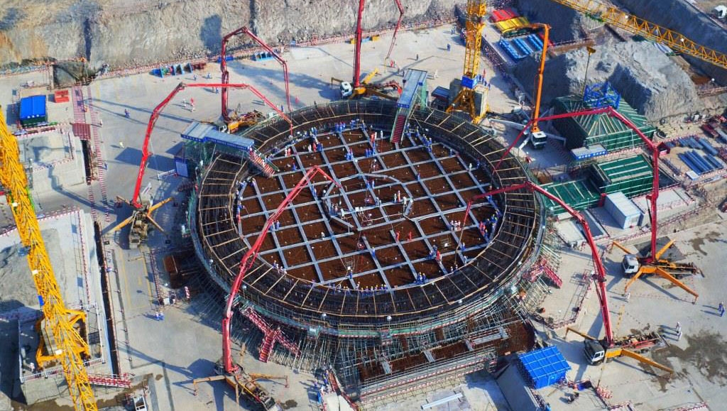 Quatre tranches Hualong-One sont actuellement en construction en Chine: Après Fuqing 5 et 6 et Fangchenggang 3, c’est le premier béton de la tranche Fangchenggang 4 qui a été coulé le 23 décembre 2016.