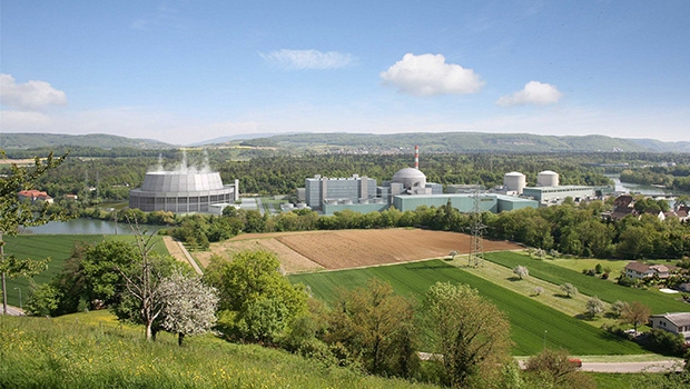 Les demandes d’autorisation générale pour les tranches de remplacement sur les sites de Beznau (photomontage) et de Mühleberg, ainsi que pour le projet de nouvelle construction dans le Niederamt soleurois ont été officiellement retirées le 12 octobre 2016.