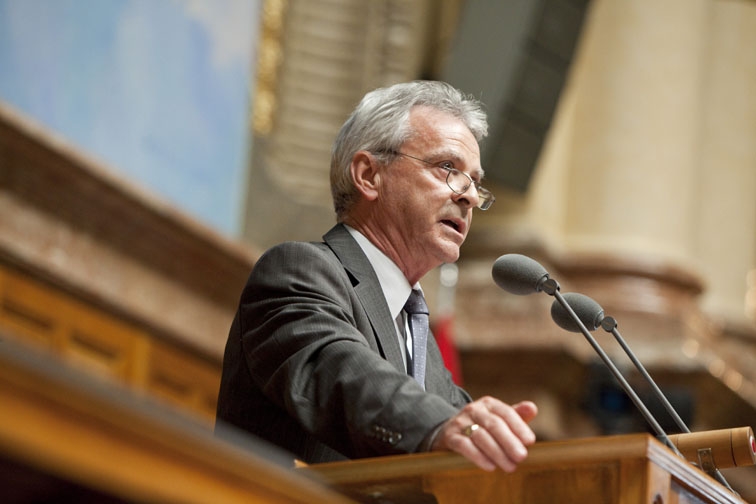 Le conseiller national Hans Killer: «Notre parti entend veiller que la production suisse d’électricité reste, à l’avenir aussi, abordable et sûre (c’est-à-dire disponible en permanence), éco-compatible et si possible indépendante de l’étranger. La stratégie énergétique 2050 du Conseil fédéral fera chou blanc; à nos yeux, elle ne représente rien d’autre qu’une expérience périlleuse et nocive pour l’économie.»