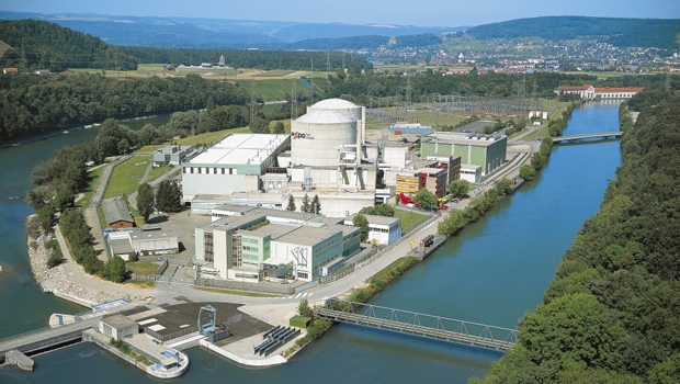 Der Bundesrat will den Stilllegungs- und Entsorgungsfonds massiv ausweiten und hat am 14. August 2013 die Eckwerte für die Revision der entsprechenden Verordnung präsentiert. Die KKW-Betreiber üben scharfe Kritik am bundesrätlichen Vorschlag.