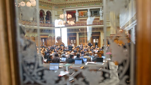 Der Nationalrat hat in der Wintersession 2014 zahlreiche Entscheide zum Kernenergiegesetz gefällt.