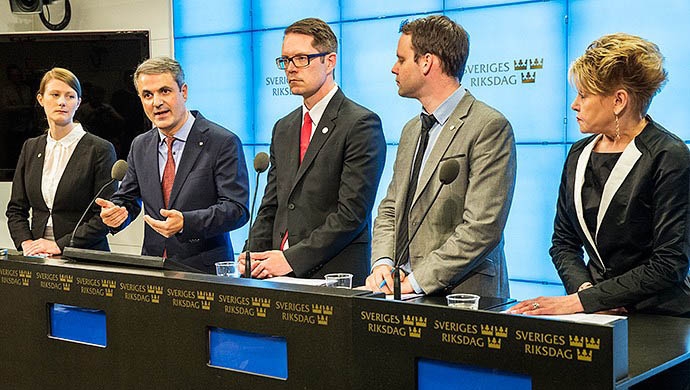 Pressekonferenz nach dem Entscheid, die Kernenergiesteuer abzuschaffen und Ersatzbauten zu erlauben: «Schweden braucht ein solides Stromnetz, das sich durch eine hohe Versorgungssicherheit, geringer Umweltbelastung und konkurrenzfähigen Preisen auszeichnet.»