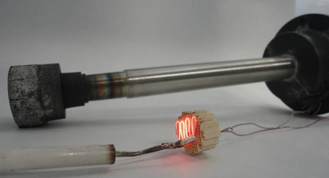 Thermoakustischer Sensor: In diesem Stahlrohr wird ein Wärmefluss in temperaturabhängige Schallwellen umgewandelt.