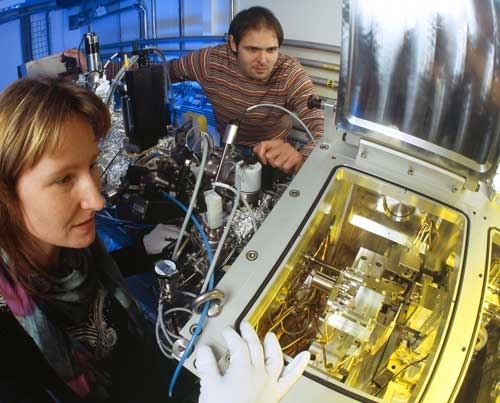 Vue dans le microscope à rayons X: la ligne de faisceaux Pollux de la SLS permet des expériences d'un nouveau type dans de nombreuses disciplines des sciences naturelles et de la technologie.