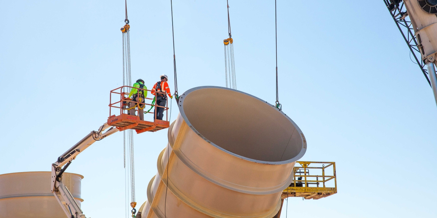 Installation d'un tuyau métallique