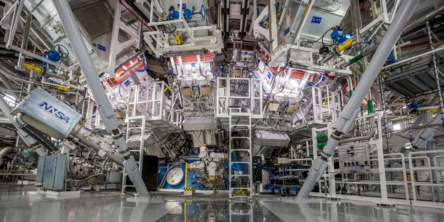 Image de l'intérieur du National Ignition Facility (NIF)