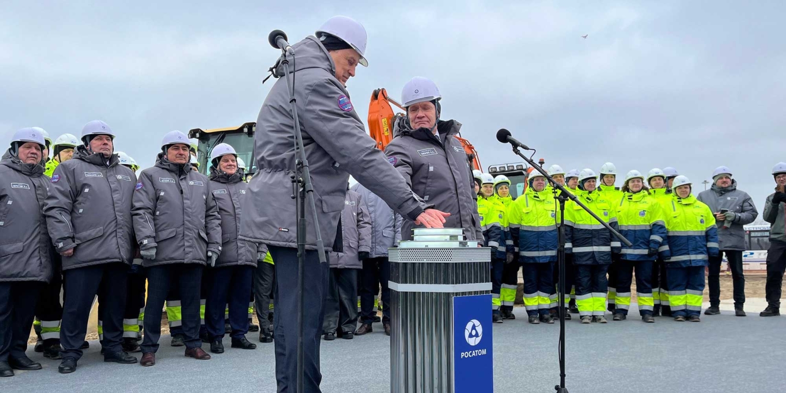 Zeremonie für das Giessen des ersten Betons für Leningrad-7