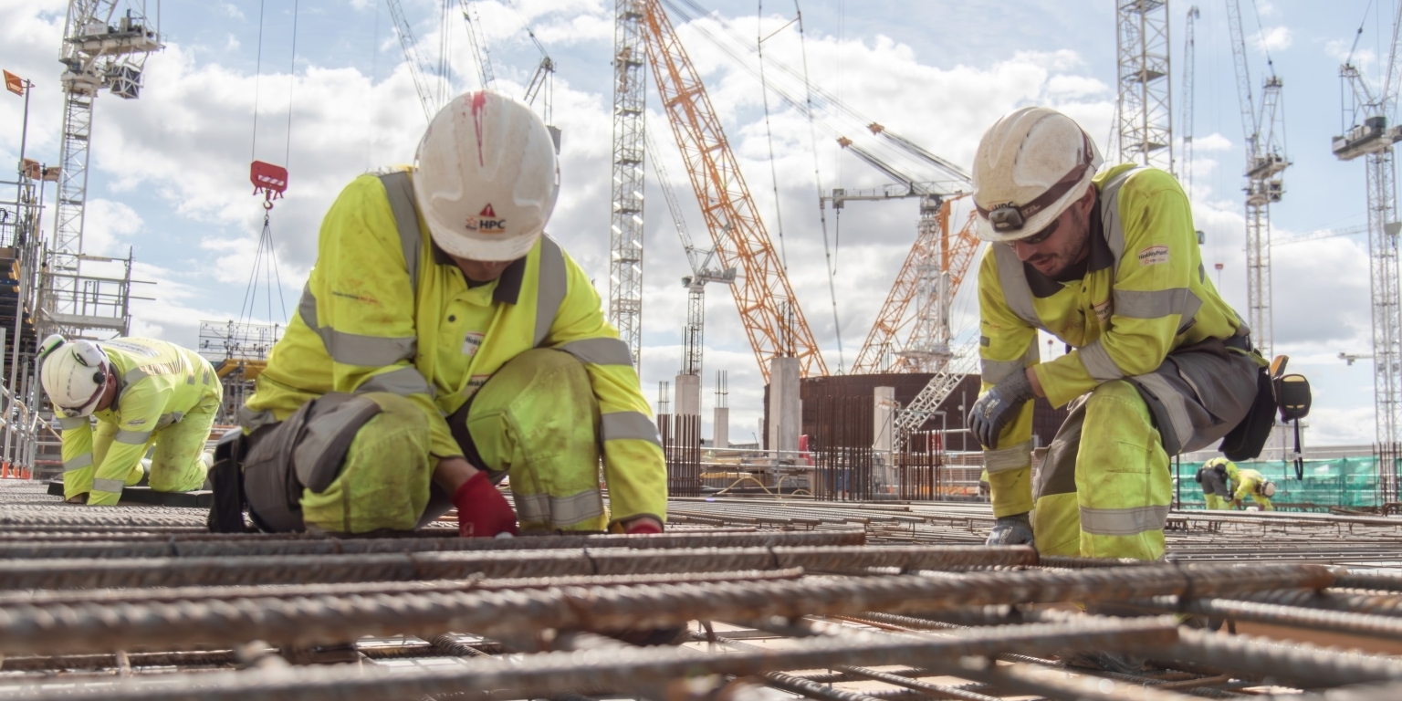Zum erfolgreichen Ausbau sind alle Fachrichtungen notwendig, insbesondere Handwerkerinnen und Handwerker.