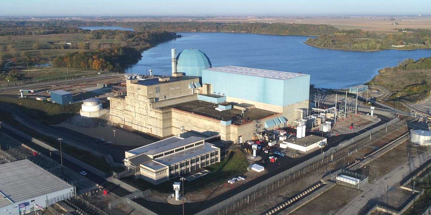Vue de la centrale nucléaire de Clinton