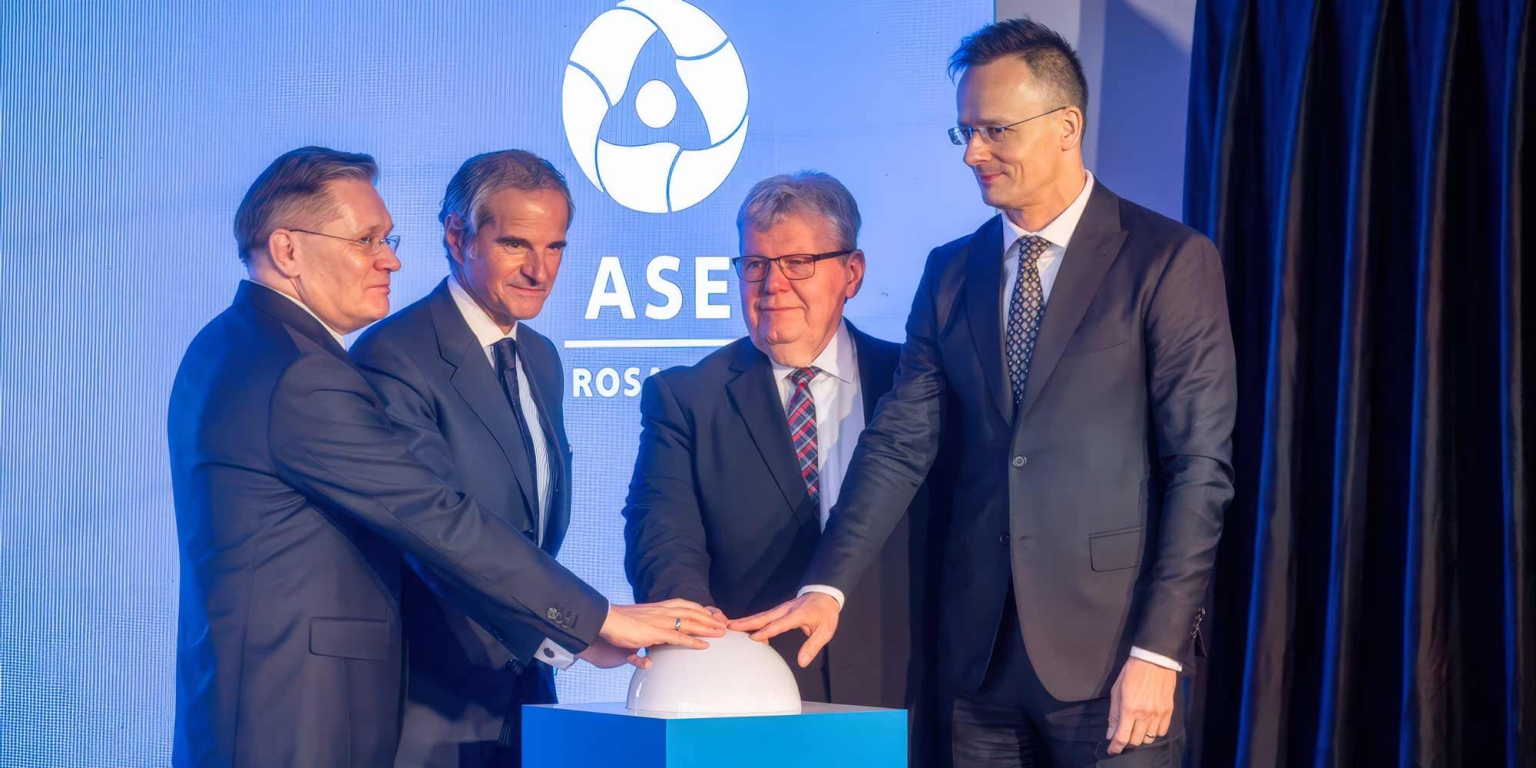 Gruppenfoto an der Zeremonie zum Giessen des ersten Betons