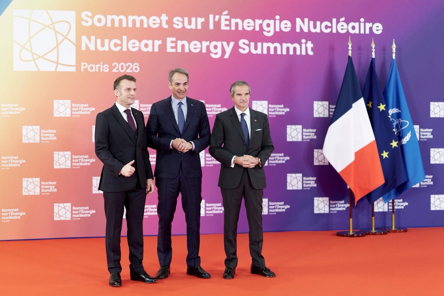 Im Bild sind der französische Präsident Emmanuel Macron, der griechische Ministerpräsident Kyriakos Mitsotakis und IAEO-Generaldirektor Rafael Grossi