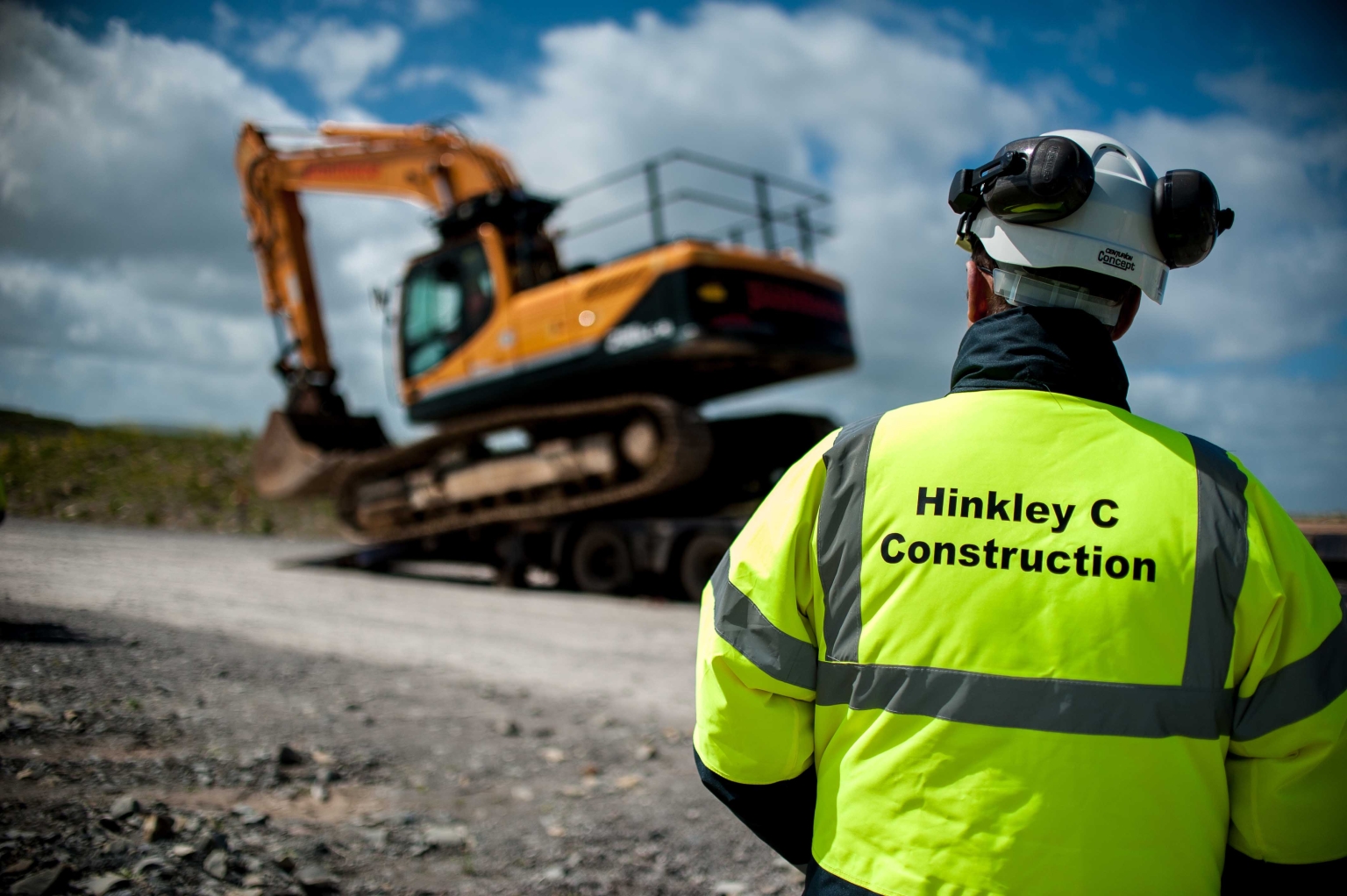 EDF donne son feu vert: «Hinkley Point C représente un atout unique pour les industries française et britannique puisqu’il bénéficiera à l’ensemble des filières nucléaires des deux pays et aux emplois de grandes entreprises et PME du secteur.»