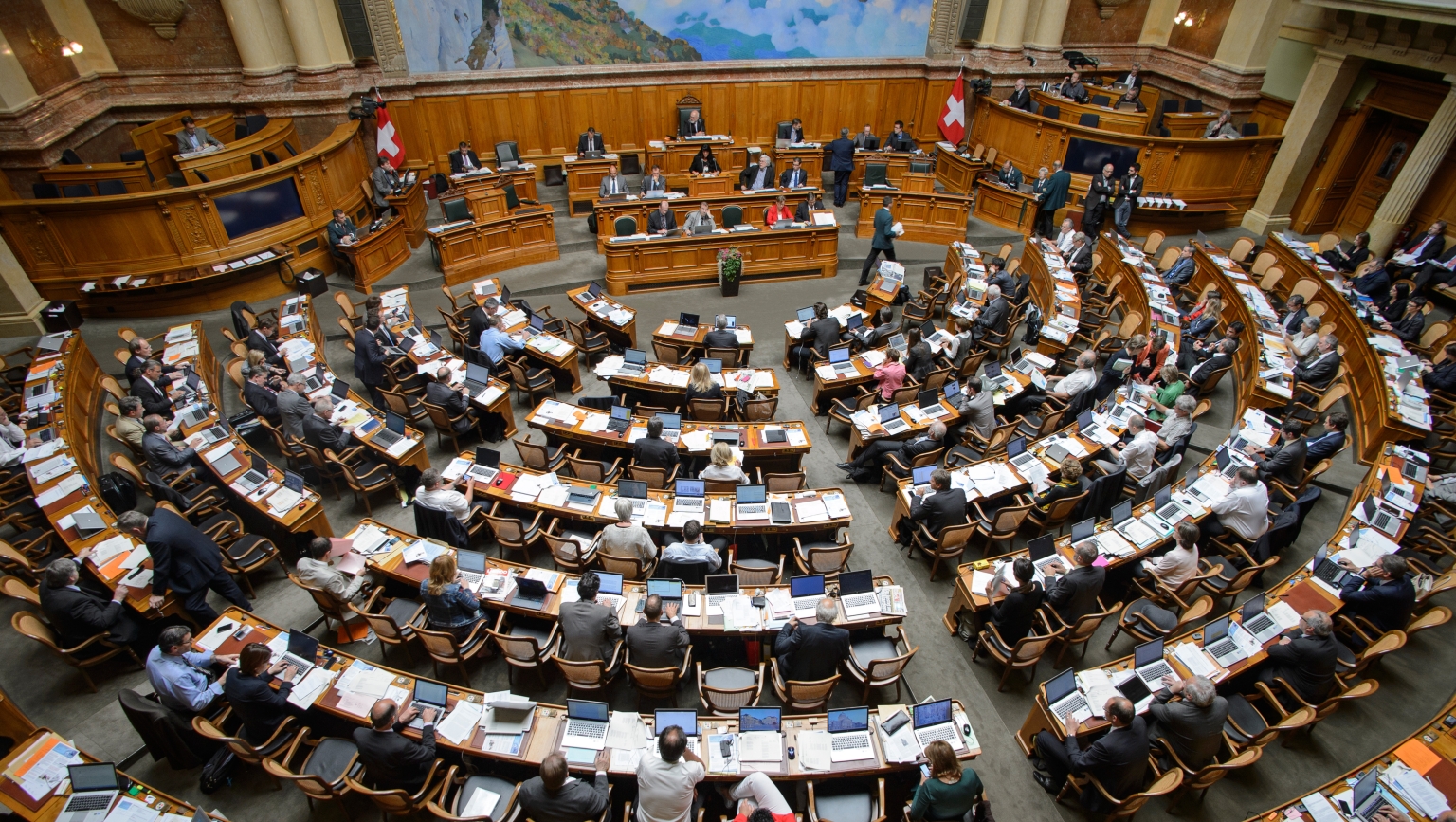 Session de printemps 2016: le Conseil national rejoint le Conseil des Etats et renonce à la limitation de durée d’exploitation et au concept d’exploitation à long terme.