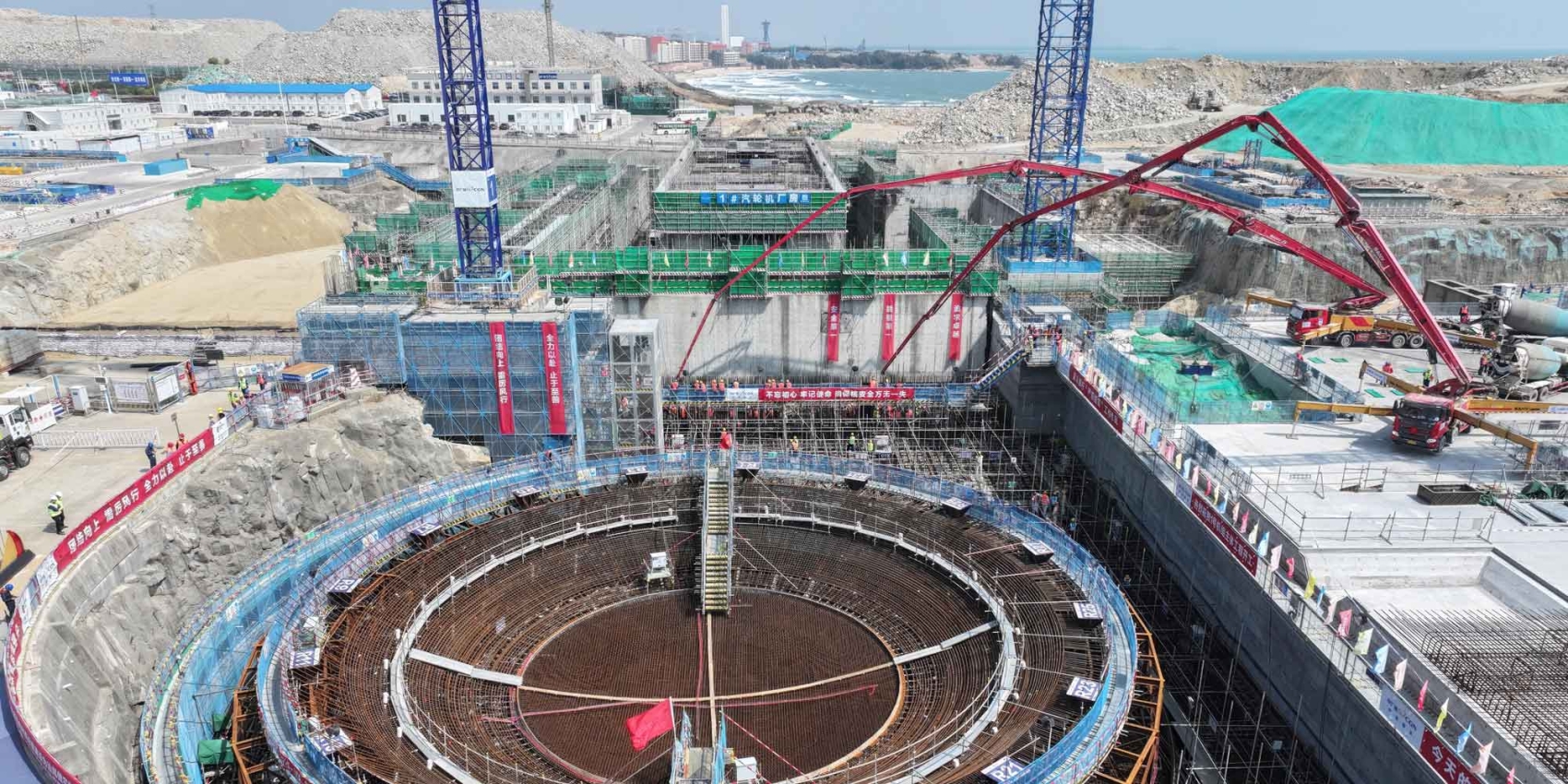 Coulage du premier béton de la partie nucléaire du réacteur Lufeng 1